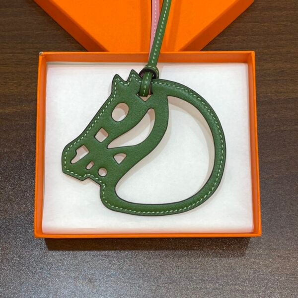 Russia Moscow 187 Factory Paddock Cheval Charm Swift Leather Rose Confetti & Vert Bengale