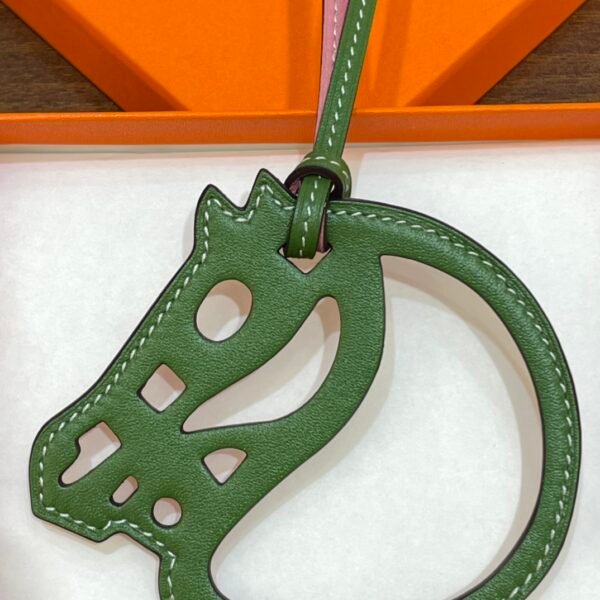 Russia Moscow 187 Factory Paddock Cheval Charm Swift Leather Rose Confetti & Vert Bengale