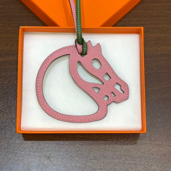 Russia Moscow 187 Factory Paddock Cheval Charm Swift Leather Rose Confetti & Vert Bengale
