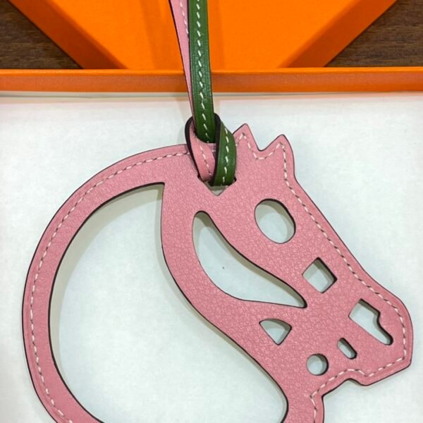 Russia Moscow 187 Factory Paddock Cheval Charm Swift Leather Rose Confetti & Vert Bengale