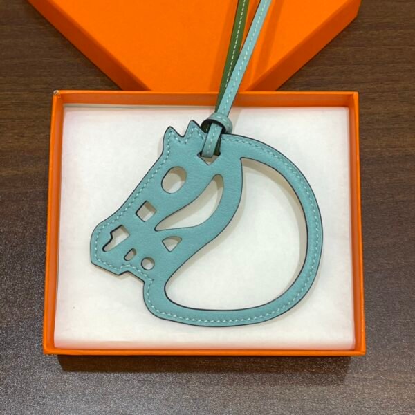 Taiwan 187 Factory Blue Atoll & Vert Bengale Swift Leather Paddock Cheval Charm