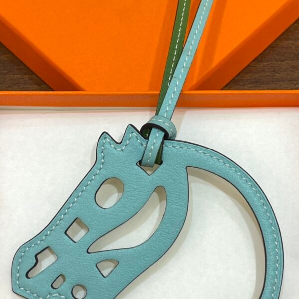 Taiwan 187 Factory Blue Atoll & Vert Bengale Swift Leather Paddock Cheval Charm