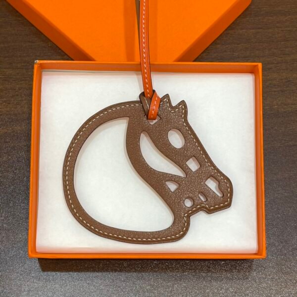 USA Los Angeles 187 Factory Paddock Cheval Charm Swift Leather Rouge Orange & Gold