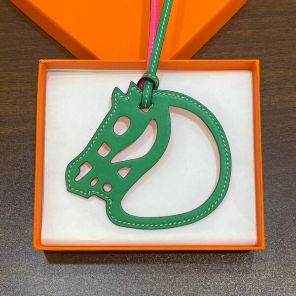 USA Washington 187 Factory Paddock Cheval Charm Swift Leather Rose Shocking & Vert Bambou