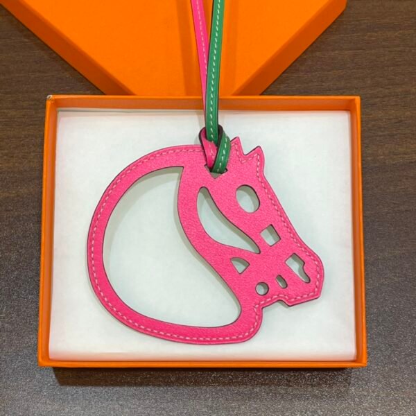 USA Washington 187 Factory Paddock Cheval Charm Swift Leather Rose Shocking & Vert Bambou