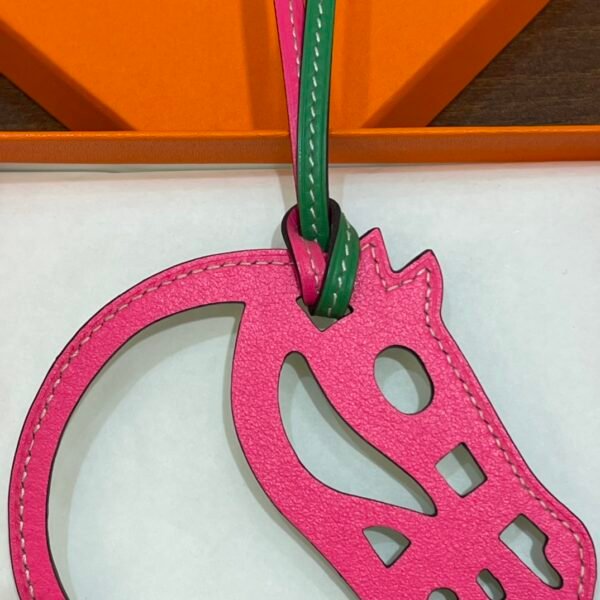 USA Washington 187 Factory Paddock Cheval Charm Swift Leather Rose Shocking & Vert Bambou