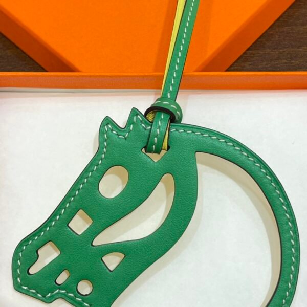 187 Factory Bag Charm Paddock Cheval Charm Swift Leather Vert Bambou & Lime
