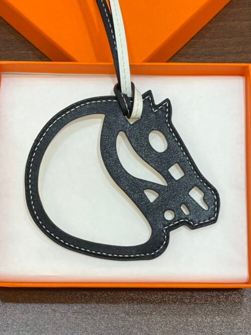 187 Factory Paddock Cheval Charm Images Swift Leather Noir & Craie