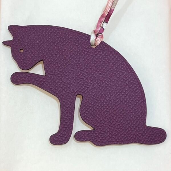 UK London 187 Factory Cat Bag Charm Togo Rose Sakura / Epsom Violet