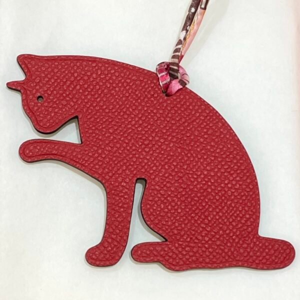 Hong Kong 187 Factory Beige Weimer Togo / Rouge Casaque Epsom Cat Charm