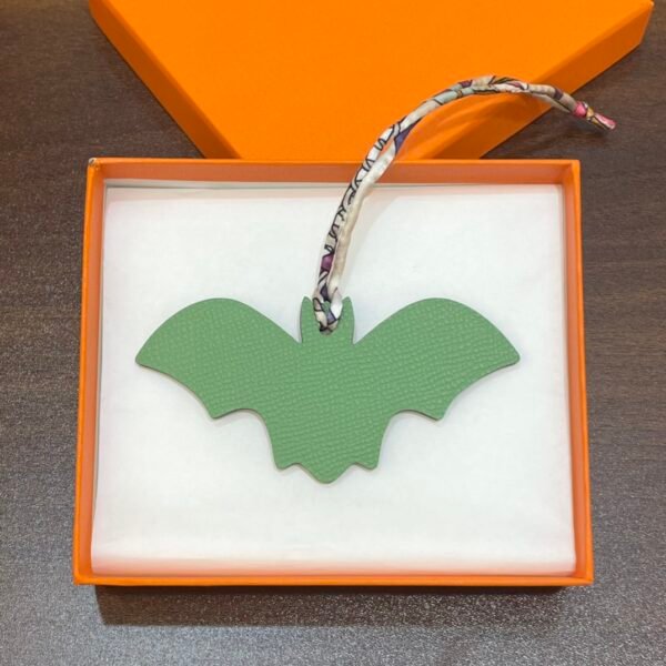 Hong Kong 187 Factory Vert Criquet Epsom / Togo Gris Tourterelle Bat Charm