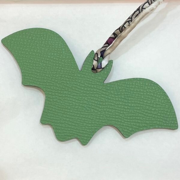 Hong Kong 187 Factory Vert Criquet Epsom / Togo Gris Tourterelle Bat Charm