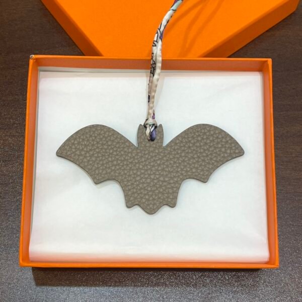 Hong Kong 187 Factory Vert Criquet Epsom / Togo Gris Tourterelle Bat Charm