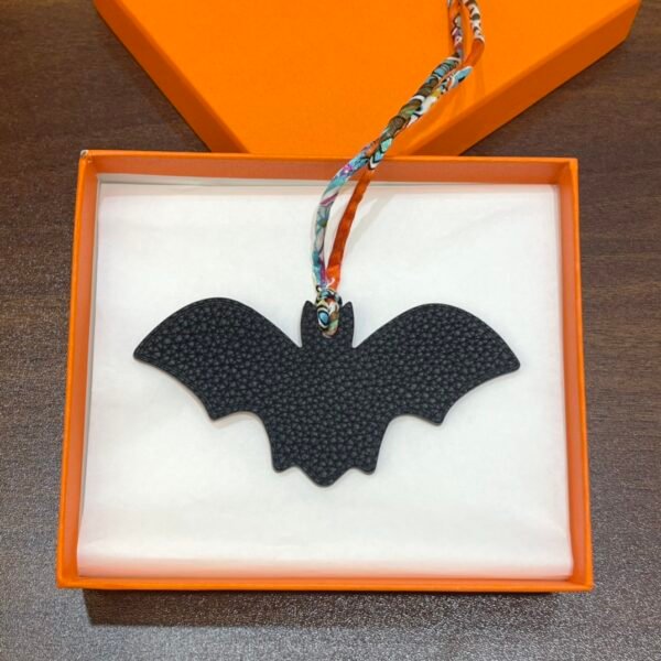 187 Factory Bag Charm Price Bat Charm Epsom Rouge Casaque / Togo Noir