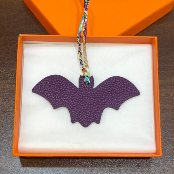 187 Factory Bag Charm Images Bat Charm Noir Epsom / Togo Violet