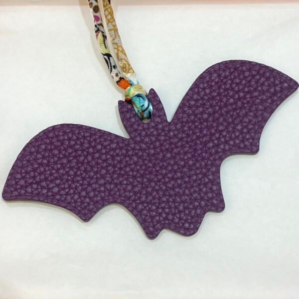 187 Factory Bag Charm Images Bat Charm Noir Epsom / Togo Violet