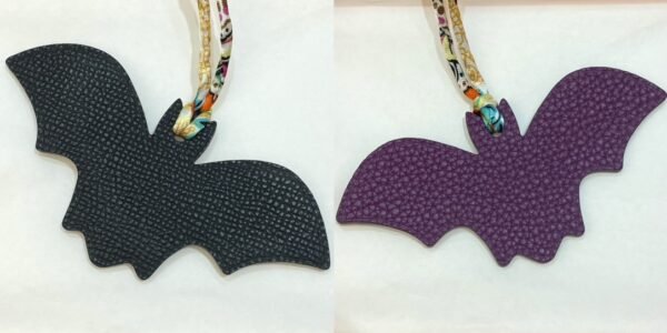 187 Factory Bag Charm Images Bat Charm Noir Epsom / Togo Violet