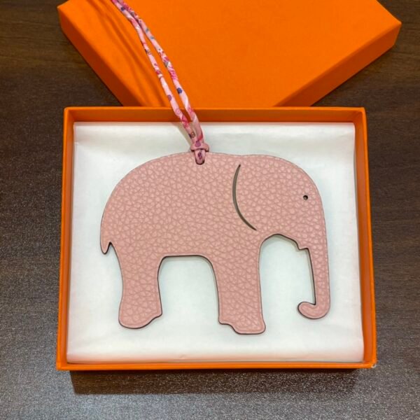 Taiwan 187 Factory Rose Sakura Epsom / Craie Togo Leather Elephant Bag Charms