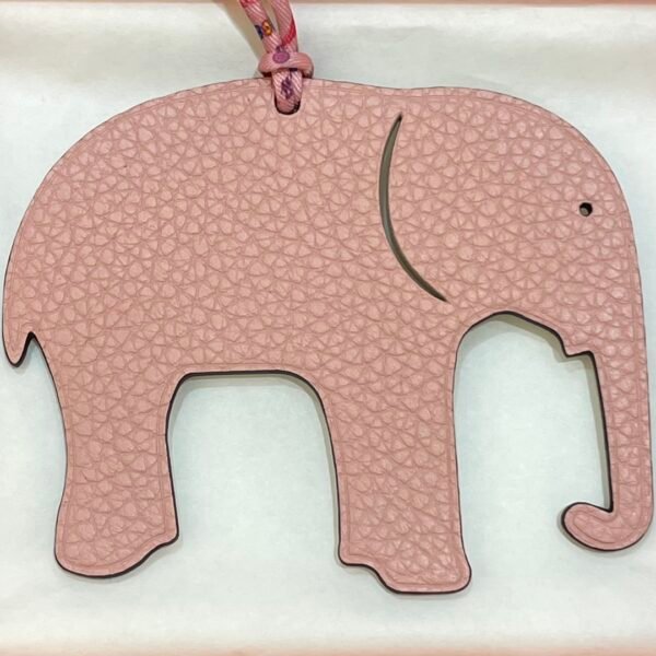Taiwan 187 Factory Rose Sakura Epsom / Craie Togo Leather Elephant Bag Charms