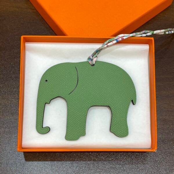 187 Factory Vert Criquet Epsom / Gris Tourterelle Togo Elephant Charm Images