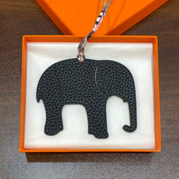 Australia Sydney 187 Factory Elephant Charm Epsom Rouge Casaque / Togo Noir
