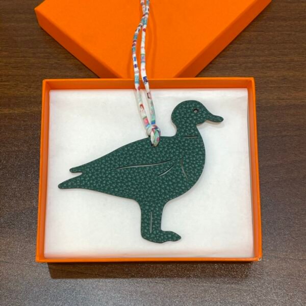 Hong Kong 187 Factory Blue Electric Epsom / Togo Vert Cypres Pigeon Charm