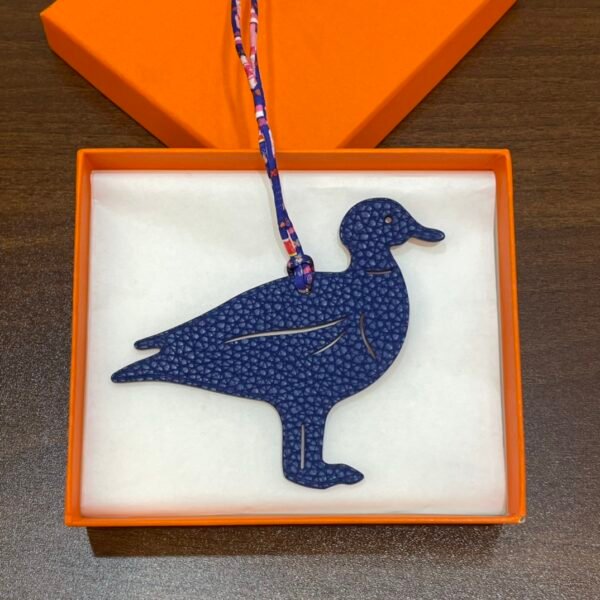 USA New York 187 Factory Pigeon Charm Epsom Rouge Casaque / Togo Blue Saphir