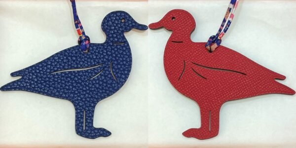USA New York 187 Factory Pigeon Charm Epsom Rouge Casaque / Togo Blue Saphir