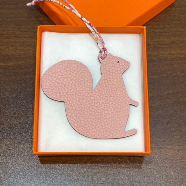 Hong Kong 187 Factory Big Squirrel Charm Rose Eglantine Togo / Craie Epsom Leather