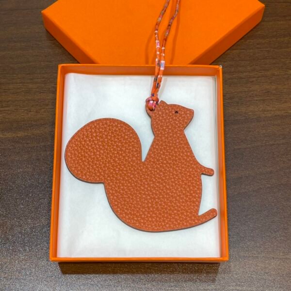 187 Factory Big Squirrel Charm Togo Feu Orange / Epsom Rouge Casaque