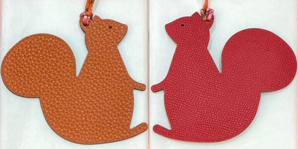 187 Factory Big Squirrel Charm Togo Feu Orange / Epsom Rouge Casaque