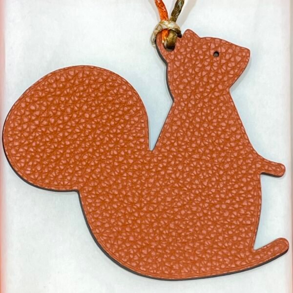 UK London 187 Factory Big Squirrel Charm Togo Feu Orange / Epsom Etoupe