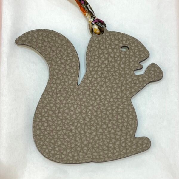 Hong Kong 187 Factory Small Squirrel Charm Togo Gris Tourterelle / Epsom Vert Criquet