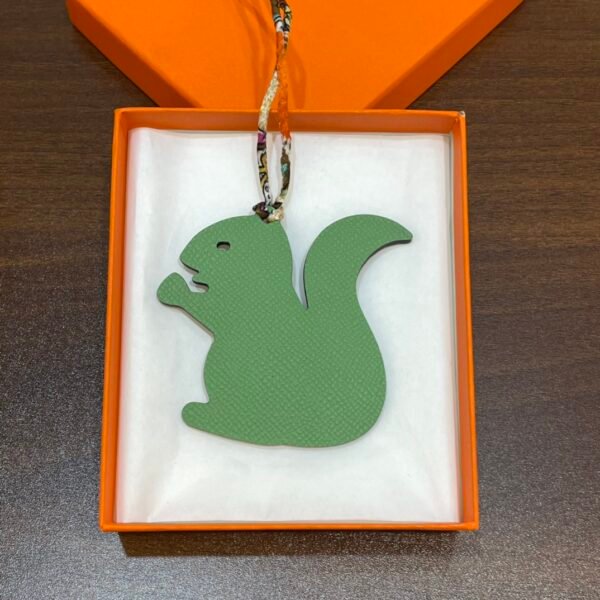 Hong Kong 187 Factory Small Squirrel Charm Togo Gris Tourterelle / Epsom Vert Criquet