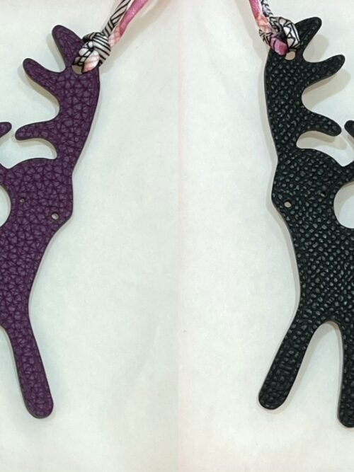 187 Factory Violet Togo Leather / Noir Epsom Leather Wapiti Charms