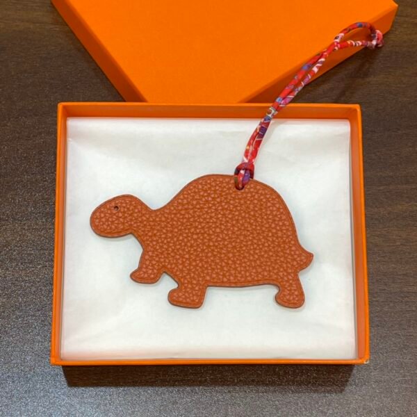 UK London 187 Factory Turtle Charms Rouge Casaque Epsom Leather / Orange Togo Leather