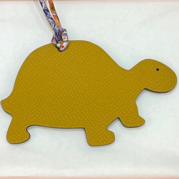 187 Factory Bag Charms Images Turtle Charms Epsom Jaune D’or / Togo Blue Lin