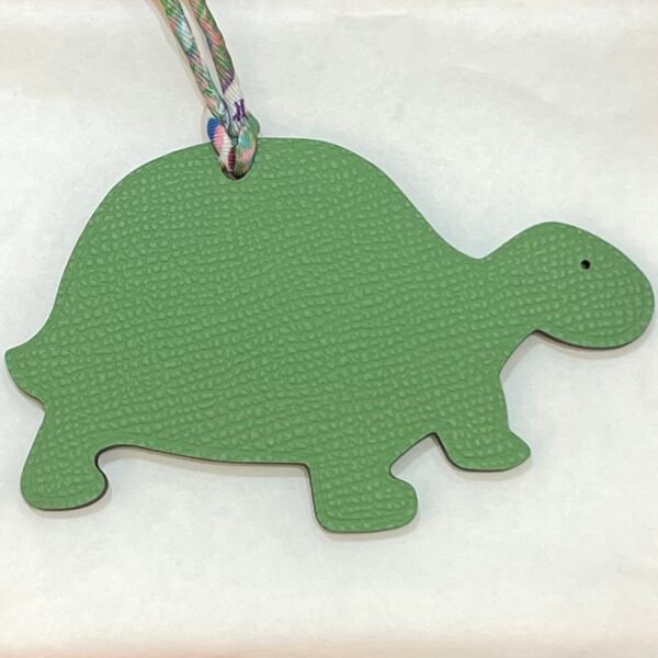 187 Factory Turtle Charms Images Vert Criquet Epsom Leather / Gris Tourterelle Togo Leather