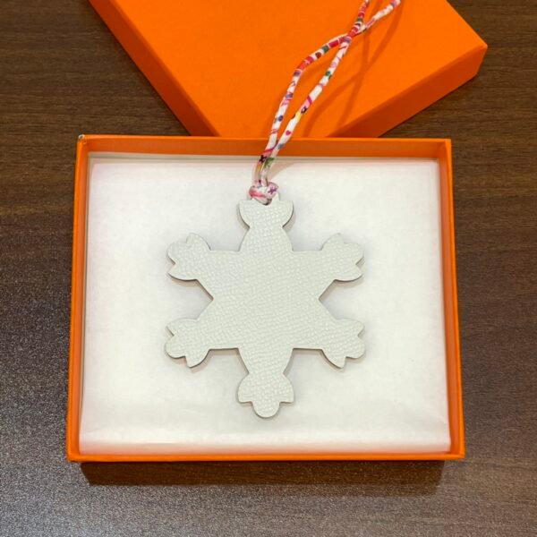 Hong Kong 187 Factory Snowflake Charm Epsom Craie / Togo Rose Sakura