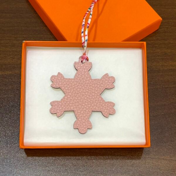Hong Kong 187 Factory Snowflake Charm Epsom Craie / Togo Rose Sakura