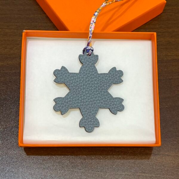 187 Factory Snowflake Charm Images Epsom Jaune D’or / Togo Blue Lin