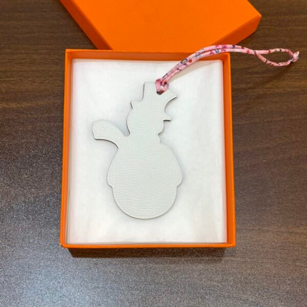 187 Factory Snowman Charm Rose Sakura Togo Leather / Craie Epsom Leather
