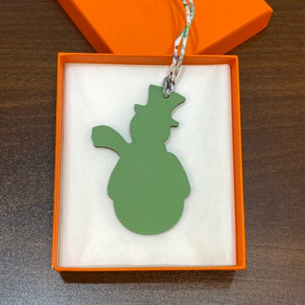 187 Factory Togo Leather Gris Tourterelle / Vert Criquet Epsom Leather Snowman Charm