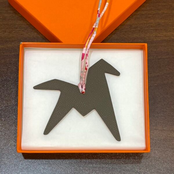 UAE Dubai 187 Factory Paper Crane Charm Epsom Leather Etoupe / Togo Leather Rose Eglantine