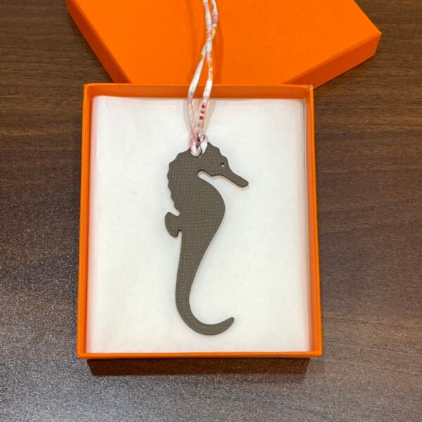UAE Dubai 187 Factory Epsom Etoupe / Togo Rose Sakura Seahorse Charms