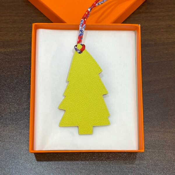 187 Factory Epsom Lime / Togo Rouge Casaque Pine Tree Charm Images