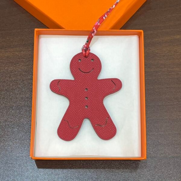 Gingerbread Man Charm Epsom Rouge Casaque / Togo Noir