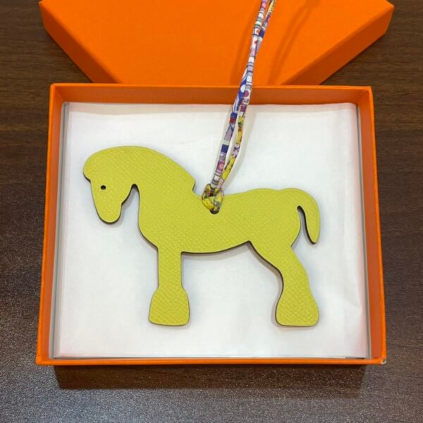 Australia Sydney Military Horse Charm Togo Rouge Casaque / Epsom Lime