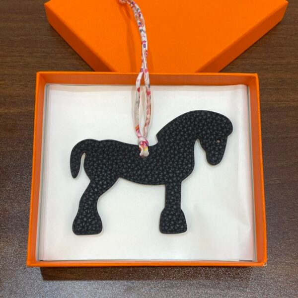 Full Handmade Togo Leather Noir / Epsom Leather Craie Military Horse Charm