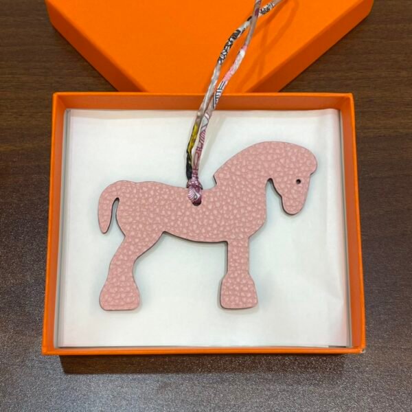 Canada Toronto Rose Eglantine Togo / Epsom Etoupe Military Horse Charm